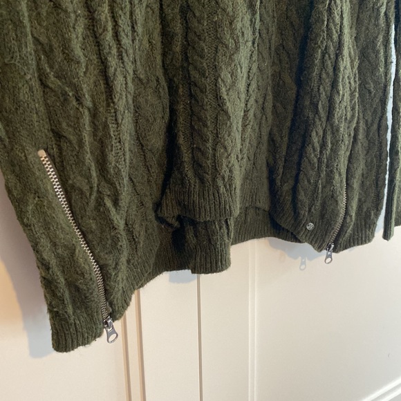 American Eagle sweater - Picture 3 of 3